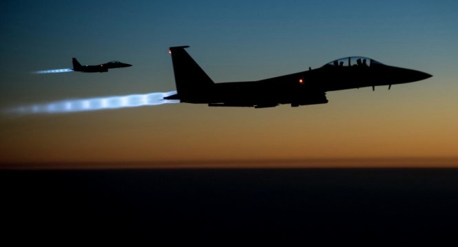Liên quân do Mỹ cầm đầu thực hiện 20 vụ không kích nhắm vào IS gần Raqqa của Syria -Reuters