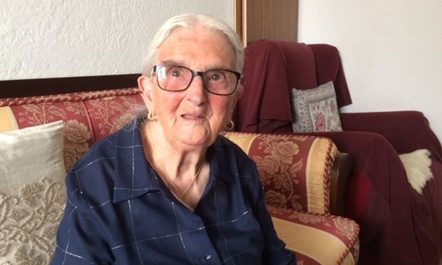 Cụ Maria Tegas, 100 tuổi. Các nhà khoa học nỗ lực tìm hiểu bí quyết sống lâu của những người Sardinia như cụ