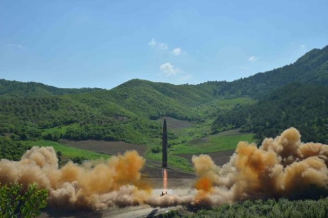 Tên lửa đạn đạo xuyên lục địa Hwasong-14 trong quá trình phóng thử nghiệm -REUTERS