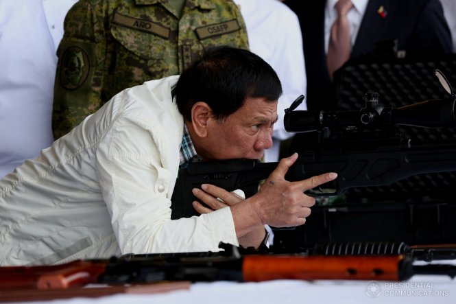Tổng thống Philippines Rodrigo Duterte đang nhắm tới một thỏa thuận song phương với Trung Quốc, nhưng trong rất nhiều hoài nghi và chỉ trích. -Ảnh: canadianinquirer.com