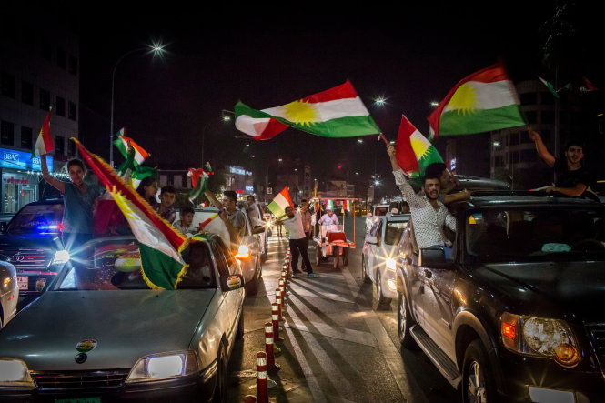 Người Kurd ăn mừng cuộc tuyển cử trên đường phố Erbil, Iraq.-Ảnh: The New York Times