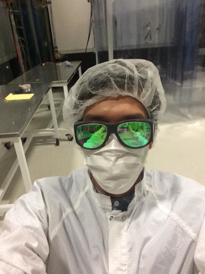 Tác giả trong phòng làm việc tại đài thiên văn LIGO Hanford