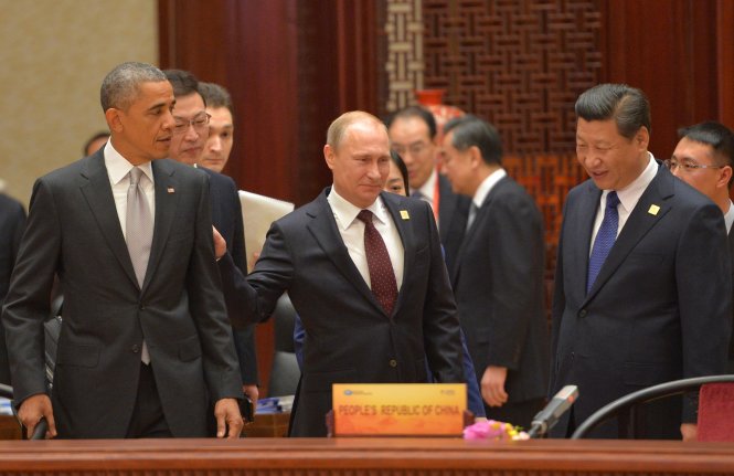 Từ trái sang: các ông Obama, Putin và Tập Cận Bình ở APEC 2014 tại Bắc Kinh, Trung Quốc.-Ảnh: Washington Times