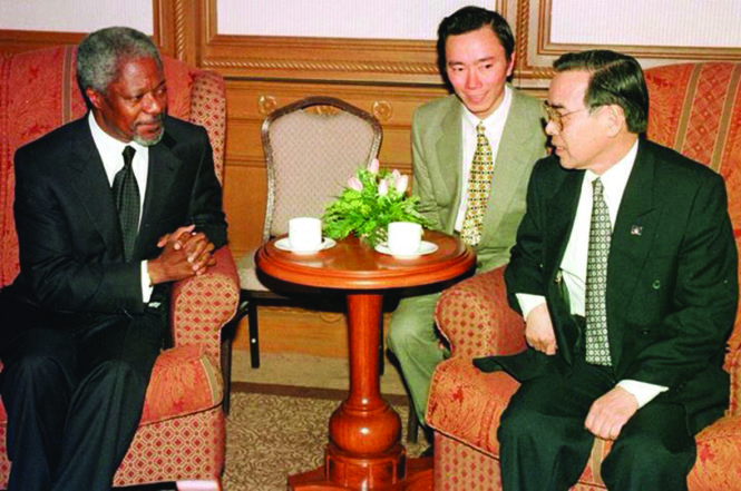Tổng thư ký Liên Hiệp Quốc Kofi Annan hội kiến Thủ tướng Phan Văn Khải tại Hà Nội trong chuyến thăm chính thức Việt Nam năm 2006. Ảnh: AFP