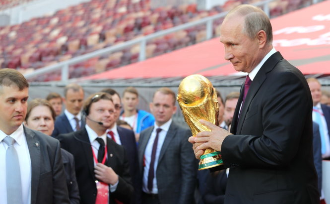 Tổng thống Nga Putin rất quan tâm đến việc tổ chức World Cup 2018. Ảnh: Raison d'Etat