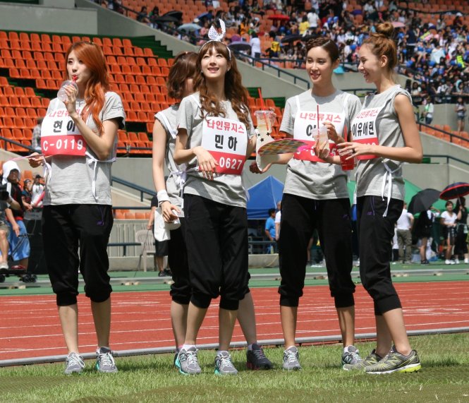 Các ngôi sao K-pop thường xuyên tham gia những sân chơi thể thao nhằm kêu gọi giới trẻ chơi thể thao. Ảnh: Korean Times