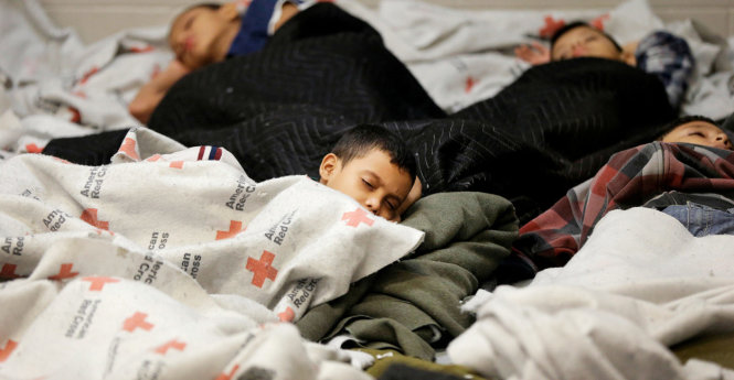 Trẻ em vượt biên vào Mỹ từ Mexico đang là một vấn đề hóc búa thách thức lương tâm của Hoa Kỳ. Ảnh: Reuters
