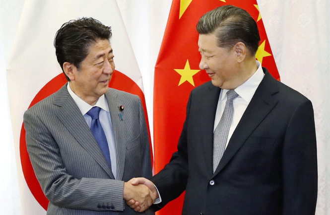 Thủ tướng Nhật Bản Shinzo Abe (trái) và Chủ tịch Trung Quốc Tập Cận Bình. Ảnh: Asian Nikkei Review