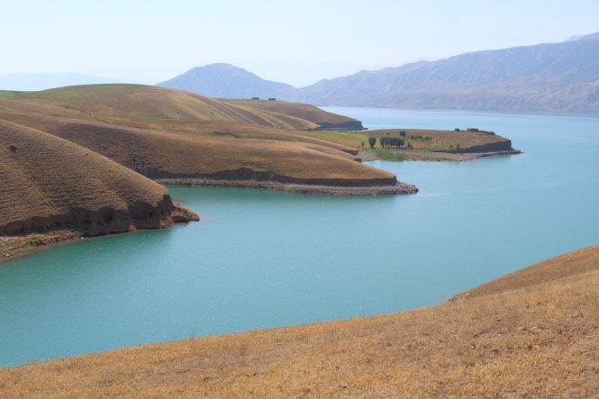 Hồ Toktogul ở Kyrgyzstan. Ảnh: N.C.L.