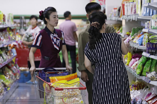 Trong một siêu thị ở Bình Nhưỡng, ảnh chụp tháng 12-2018. Ảnh: AP