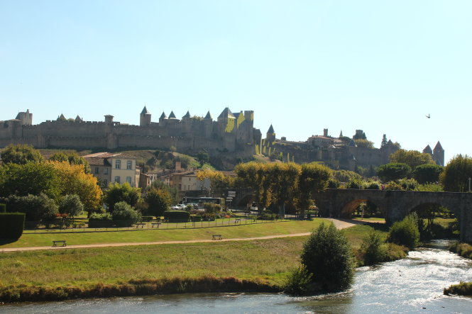 Pháo đài Carcassonne nhìn từ xa. Ảnh: đinh ngọc tâm
