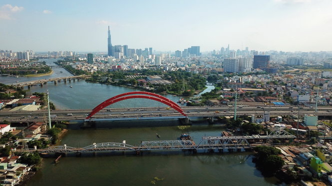 Cầu đường sắt Bình Lợi cũ nằm cạnh cầu Bình Lợi trên đường Phạm Văn Đồng. Ảnh: Quang Định