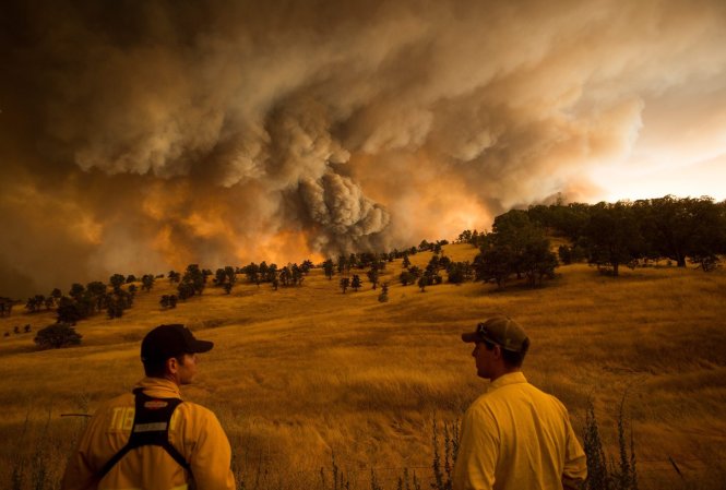 Cháy rừng diện rộng do biến đổi khí hậu ở California năm 2018. Ảnh: EcoInternet