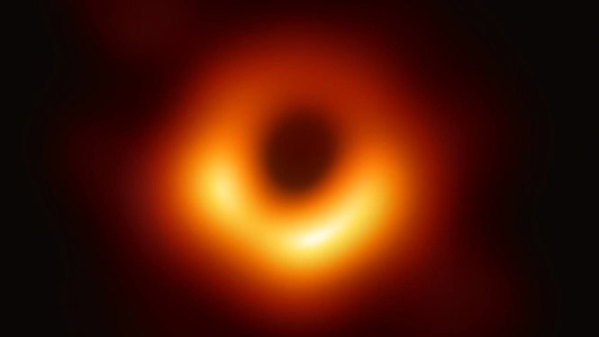 Hình ảnh lỗ đen vũ trụ chụp “ngược sáng”. Ảnh: EHT