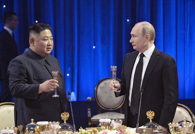Ông Kim Jong Un (trái) và ông Vladimir Putin. Ảnh: AP
