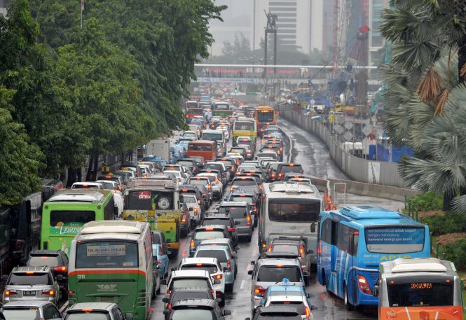 Jakarta từ lâu đã trở thành một bãi đậu xe khổng lồ. Ảnh: AFP