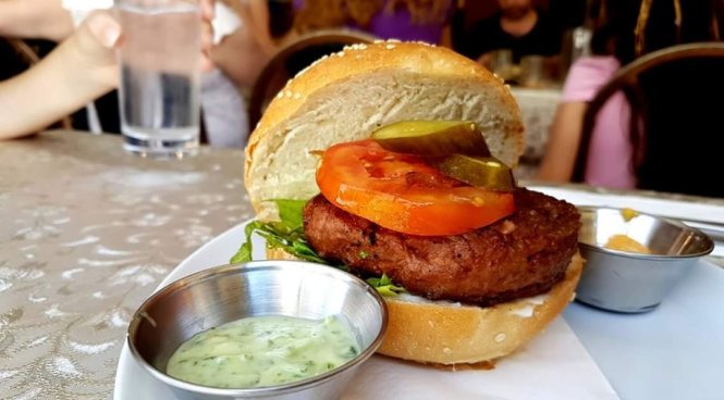 Các sản phẩm thịt nhân tạo và burger chay đã được giới thiệu ra thị trường