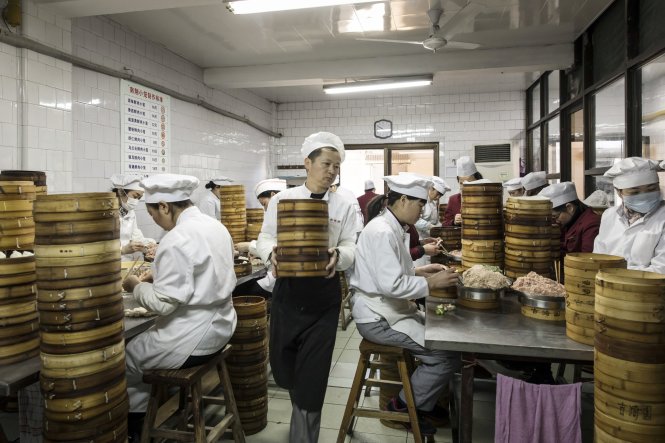 Một nhà bếp chia sẻ ở Trung Quốc. Ảnh: Bloomberg