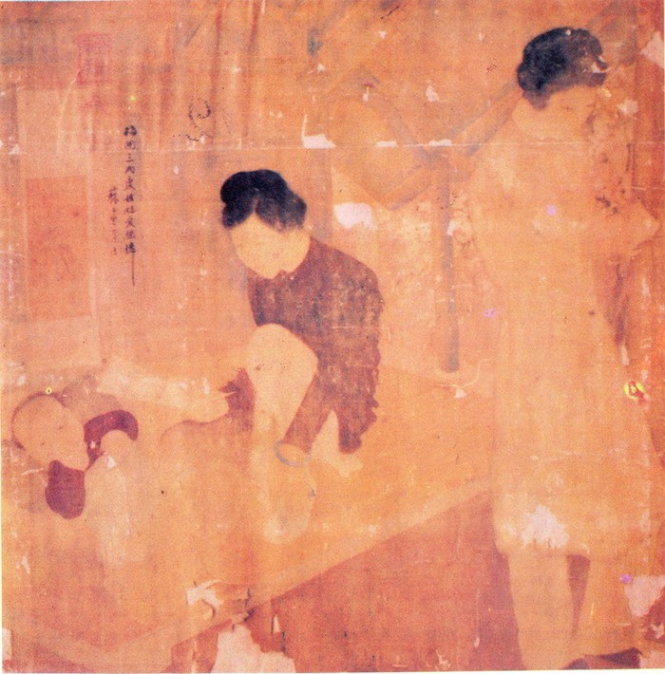 Bức Lá thư ở Bảo tàng Mỹ thuật Việt Nam (bên trái, nguồn từ tác giả Phạm Long) và Bức Lá thư có ấn triện với hàng chữ Hán gồm 2 câu thơ và tên tác giả Tô Ngọc Vân (Nguồn: Sotheby’s Hong Kong)
