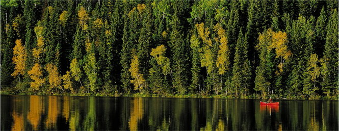 Hồ nước lộ thiên ở tỉnh Saskatchewan, Canada. Chất lượng nước mặt của các hồ trong tỉnh được giám sát bởi 24 trạm quan trắc để bảo vệ 11 nguồn nước của địa phương. Ảnh: Saskatchewan.ca