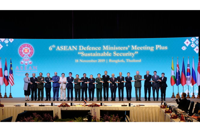 18 bộ trưởng quốc phòng ở ADMM-Plus Bangkok. Ảnh: MINDEF Singapore