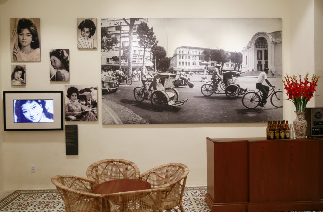 Triển lãm người nổi tiếng ở Sài Gòn những năm 1960, 1970 tại một quán cà phê gần hội trường Thống Nhất. Ảnh: N. Cornet