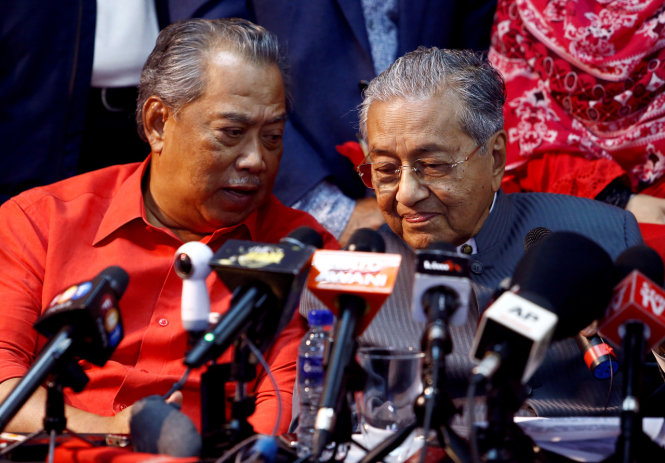 Hai ông Muhyiddin (trái) và Mahathir thời còn mặn nồng. Ảnh: The Straits Times