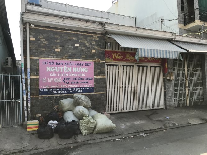 Một xưởng giày ở Q.Bình Tân, TP.HCM đã đóng cửa. Ảnh: P.H.