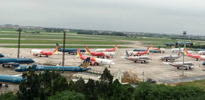 Máy bay của tất cả các hãng Việt Nam nằm chờ qua dịch tại sân bay Nội Bài, Hà Nội. Ảnh: Diệu Linh