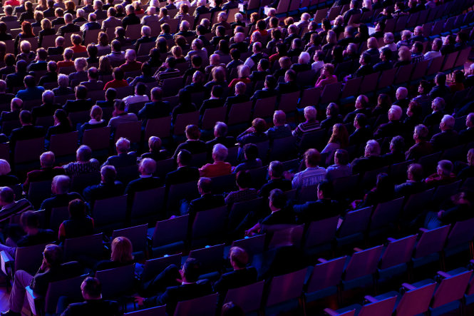 Những khán phòng đầy khán giả sẽ thành quá vãng nếu mọi sự kiện đều tổ chức trên không gian ảo. Ảnh: Getty Images