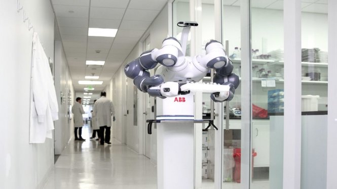 Robot vận chuyển thuốc men ở bệnh viện. Ảnh: ABB