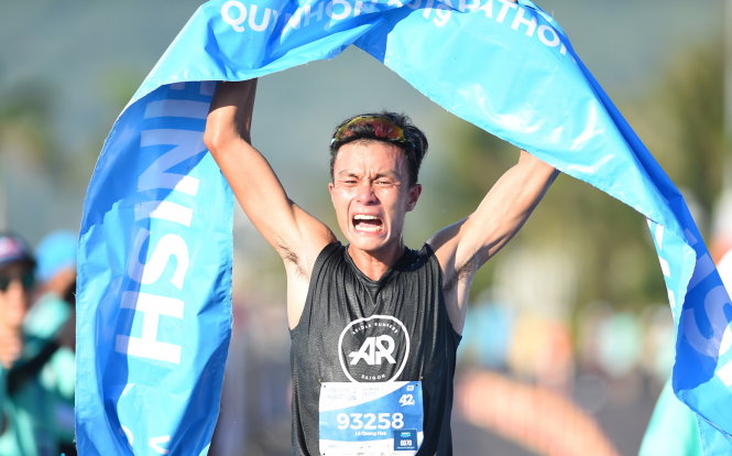 Lê Quang Hòa về nhất cuộc thi marathon tại Quy Nhơn năm 2019. Ảnh: ĐỨC ĐỒNG