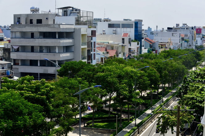 Dải cây xanh, công viên trên đường Phạm Huy Thông (quận Gò Vấp) hoàn thành vào năm 2018. Ảnh: QUANG ĐỊNH