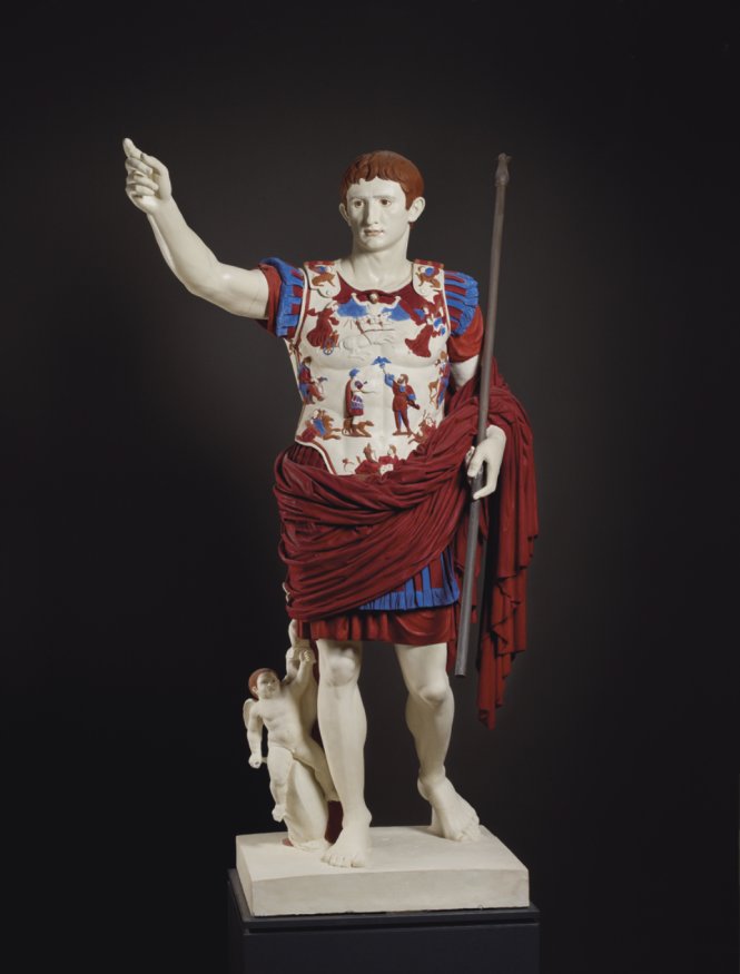 Augustus of Prima Porta phiên bản có màu tại Bảo tàng Vatican.