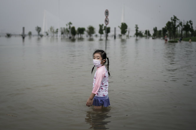 Một công viên ở thành phố Vũ Hán đã bị ngập nước hoàn toàn. Ảnh: Getty Images