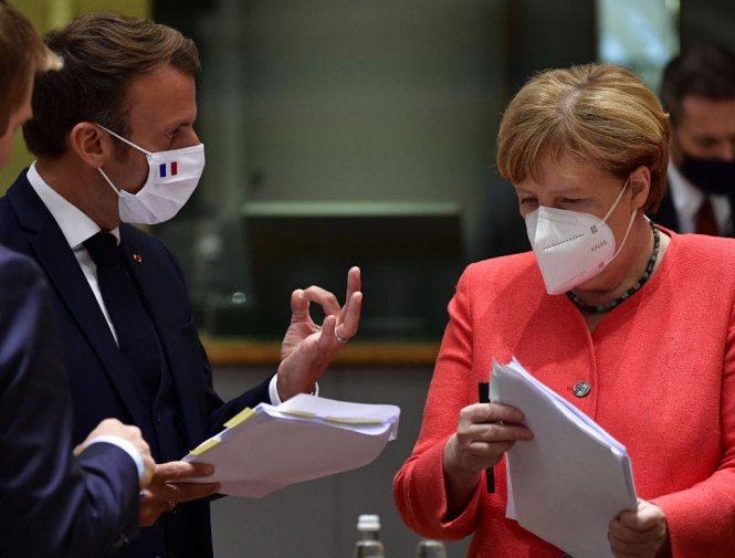Bà Merkel và ông Macron ở hội nghị thượng đỉnh bất thường EU mùa COVID-19. Ảnh: euronews