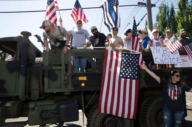 Người biểu tình chống lệnh bắt buộc đeo khẩu trang ở bang Washington, Mỹ ngày 26-6. Ảnh: Vox.com