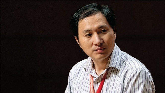 Ông Hạ Kiến Khuê (sinh năm 1984) đã tạo ra cặp song sinh điều chỉnh gene đầu tiên trên thế giới ở Trung Quốc.  Hành động của nhà khoa học này bị Chính phủ Trung Quốc nhận định là “vi phạm luật pháp, phi đạo đức và trái tự nhiên”. Ảnh: Bloomberg
