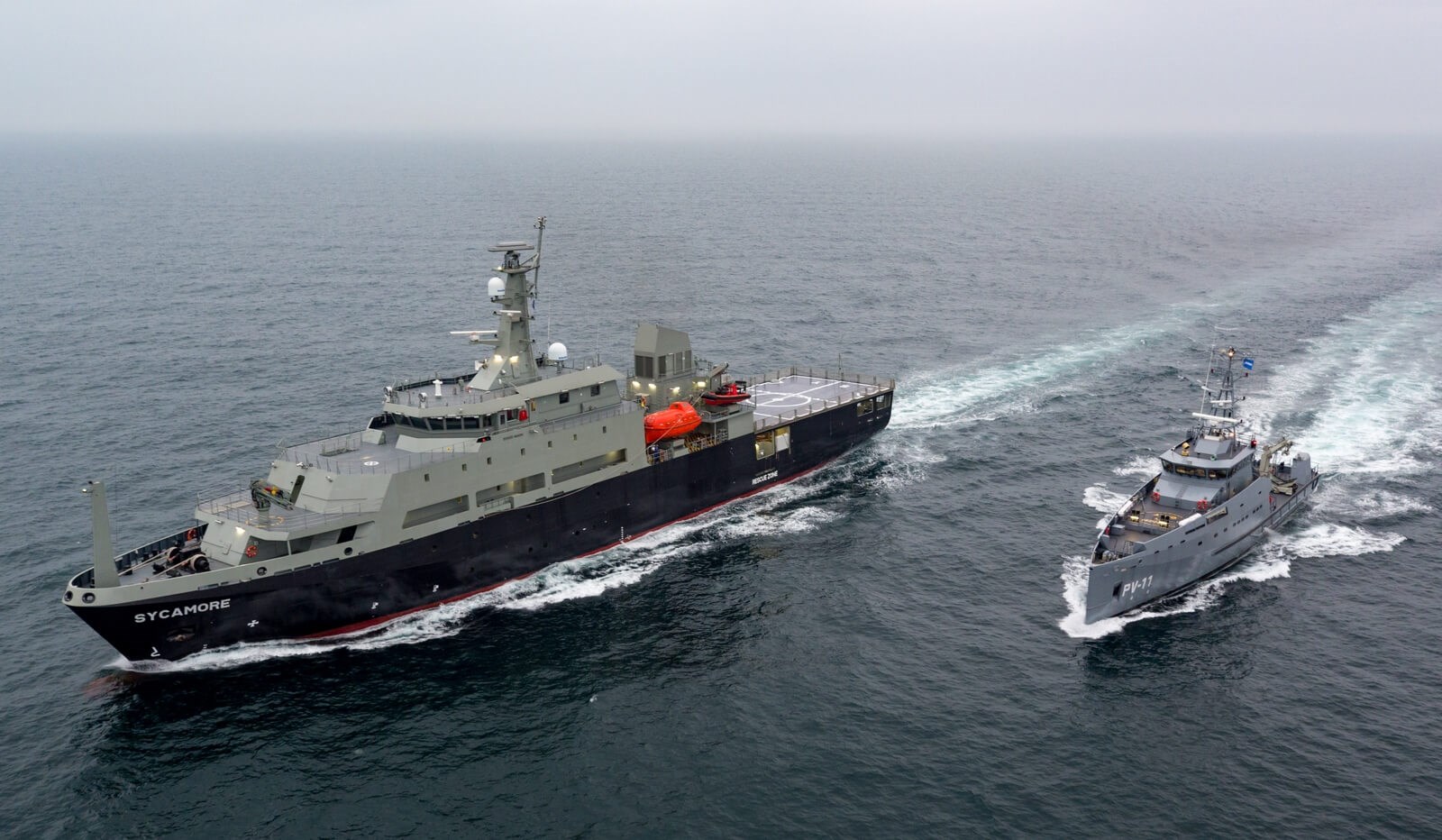 Tàu huấn luyện MV Sycamore (bên trái) của Hải quân Úc do liên doanh Damen - Sông Cấm đóng. -Ảnh: damen.com