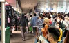 Video: Bến xe, sân bay bắt đầu đông nghẹt người về quê ăn Tết