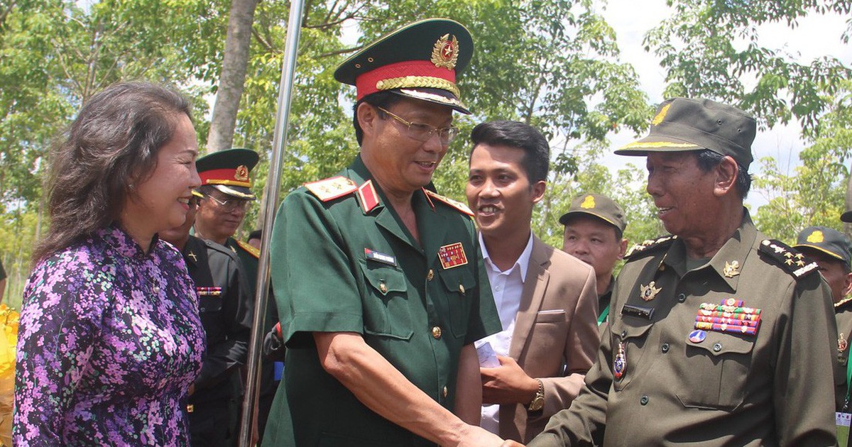 Bộ trưởng Quốc phòng Campuchia: ''Sự giúp đỡ của Việt Nam không phải là xâm lược''
