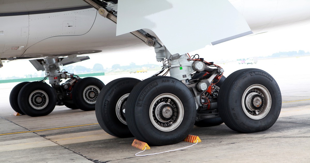 Máy bay bị cắt lốp 115 lần ''do vật thể lạ'', Vietnam Airlines nói vẫn còn ít