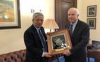 Thượng tướng Nguyễn Chí Vịnh gặp ông John McCain tại Mỹ