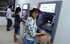 Tạm dừng tăng phí rút tiền ATM chỉ đến hết tháng 6?