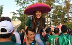 Cầu thủ Mexico ghi bàn, các bóng hồng Mexico ghi điểm