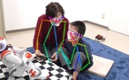 Robot AI giúp trẻ tự kỷ ‘đọc’ cảm xúc người khác tốt hơn