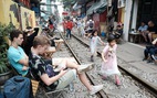 Hà Nội bị đề nghị dẹp các điểm chụp ảnh, uống cà phê trong lòng đường sắt