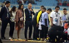 Nghi bị chấn thương cổ, cầu thủ U23 Brunei phải rời sân cấp cứu