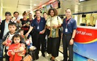 Dàn lãnh đạo Vietjet bất ngờ xuống sân bay chào đón hành khách năm mới
