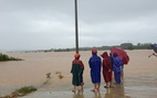 Khẩn cấp cứu 2 người mắc kẹt trên cồn nổi giữa sông Hiếu vì nước lên quá nhanh
